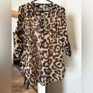 Women’s clothes in good condition. There’s lots of quality brands.